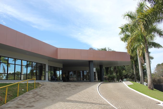 Fachada do Centro Clínico Itamed, em Foz do Iguaçu